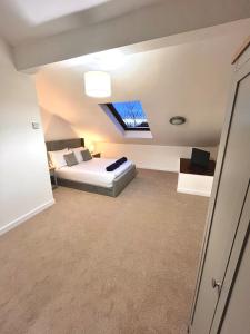 The Garden Annexe, walk to Derriford and close to Dartmoor with Parking