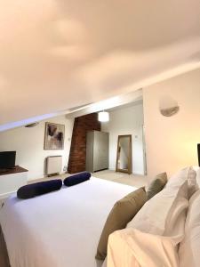 The Garden Annexe, walk to Derriford and close to Dartmoor with Parking