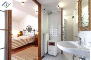 Villa Emilia con Piscina & Panorama su Lucca by TuscanyWeGo