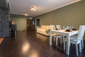 MoHost Tampa Gardens - cozy vibes with a mountain view