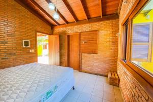 Casa grande com 6 quartos, 4 dos quais são suítes!