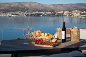 Villa Sofrania- Panoramic Views, Pool, Hot Tub, Location!