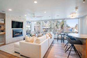 Ski-in Ski-Out 3BR with AC & Unobstructed Views