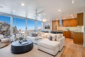 Ski-in Ski-Out 3BR with AC & Unobstructed Views