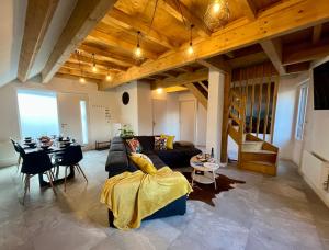 Le Vieux Bourg Apartment 4, Spacious 3 bedroom Apartment, Ski & Cycle