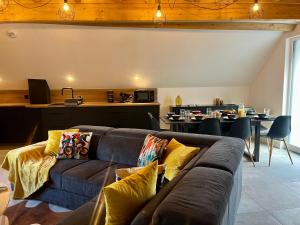 Le Vieux Bourg Apartment 4, Spacious 3 bedroom Apartment, Ski & Cycle