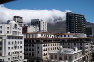 Newly Renovated 2 Bedroom Retreat in Cape Town CBD