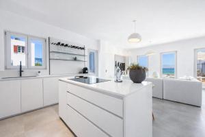 Akoya Pearl Villa - Sea Front