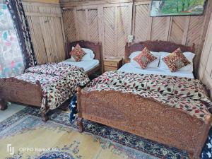 Normandi group of Houseboats