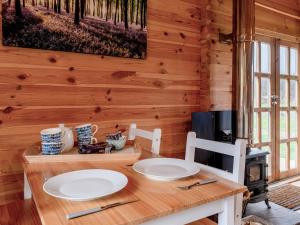 Dukes Wood - Ukc2193