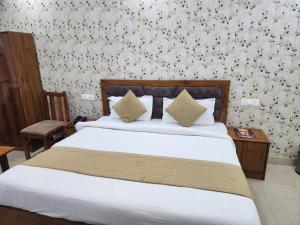 Frolic Hotel Near Sec 52 Noida Metro Station