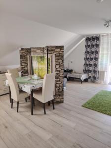 Apartment 28