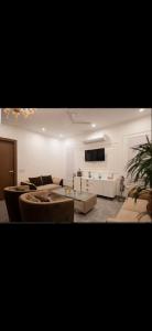 The carmine house-Private 4 BHk luxury retreat in sector 132, Noida