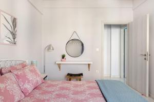 Vintage Art home on the sea