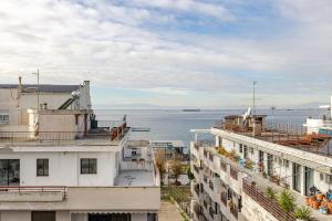 Vintage Art home on the sea