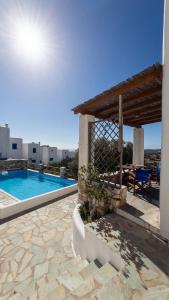Cycladic Two bedroom House With a Shared Pool