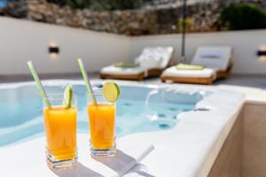 Seafront Holiday Home - Private Jacuzzi
