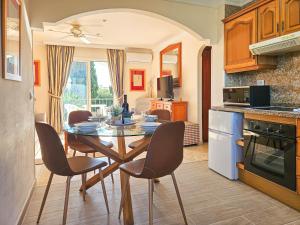 2 bedroom property in Las Farolas, Mijas Costa
