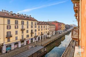 ALZ54 Navigli Bright View of the Navigli