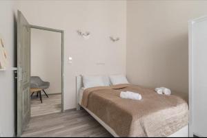 Downtown Jewish Quarter Ruin Bar with 2 Full Bath