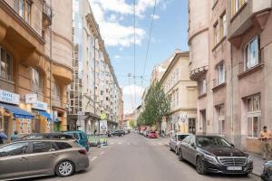 Downtown Jewish Quarter Ruin Bar with 2 Full Bath