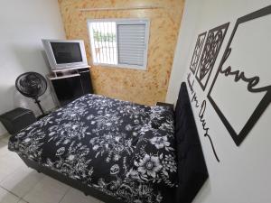 Casa com Piscina Aquecida, Churrasqueira e Wi-fi, lado praia de Itanhaém