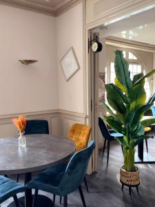 Logis Hôtels - Hôtel et Restaurant Le Lion dOr