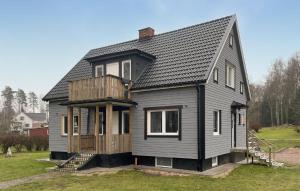 Stunning Home In Bredaryd With Wifi