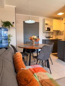 Céntrico Dep 2 habitaciones 1 baño , piscina , parking privado