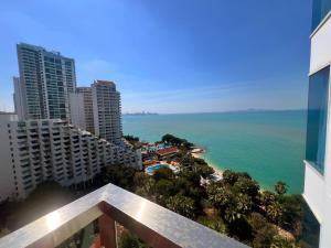 The Palm Wongamat 2BR Beachfront Apartment 15th Floor Sea View