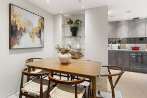 Bright 3BR London Flat w Full Kitchen