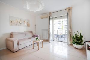 GuestHost - Le Vele Apartment with balcony