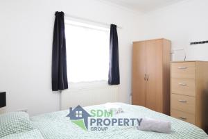 Pebbles Guest House - Flat 1