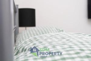 Pebbles Guest House - Flat 1