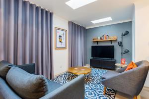 WFH Luxury with Gourmet Kitchen