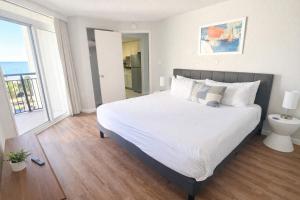 Double Palms by StayMareni - Oceanfront Suite