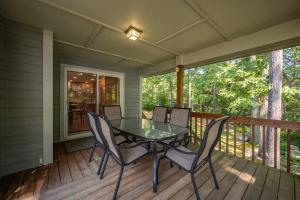 Glistening Waters by Railey Vacations