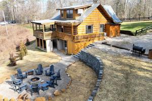 The Rock House-Hot Tub, Karaoke, WiFi, Firepit-LUX