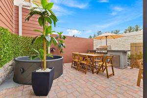 5 Suites Sleeps 14 Lion King Mickey Theme