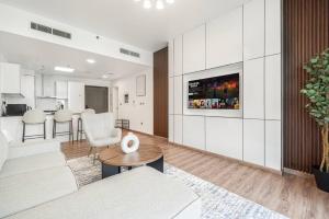 Palm Jumeirah Luxury Direct Beach Access and Views