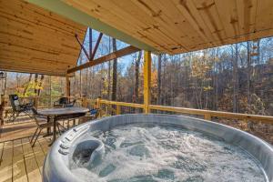 EagleRock Retreat- Pet Friendly, Hot Tub, Firepit