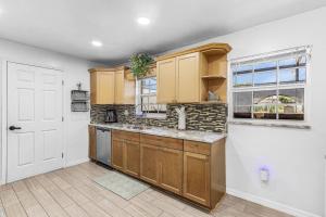 3 Bed 2 Bath Backyard Oasis in Cape Coral