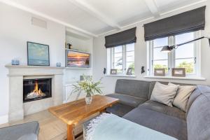 Haus-Goofy-Hausteil-unter-Reet