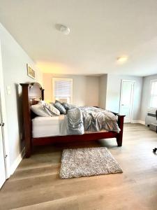 Very cozy 3 bedroom house close to everything