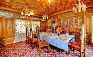 Amina Group Of Houseboats