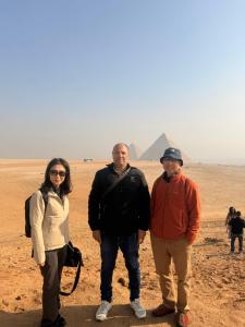 Great Pyramid View Hotel with Balcony Access & free airport pickup-日本語対応-ピラミッドビューお部屋の宿泊-エジプトツアーの手配