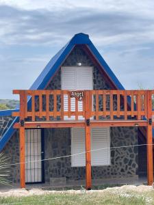 Angel Alpino Cabin