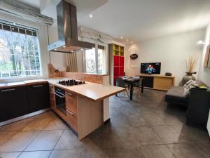 Appartamento con Wi-Fi, Cucina e Wallbox, Vicino San Biagio e Villa Anna