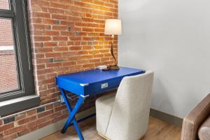 Brick & Bed Riverfront Lofts, T 309