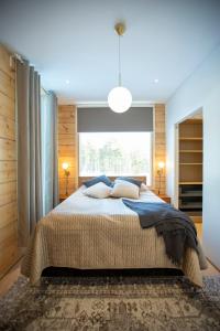 Luxury log villa with hot tub